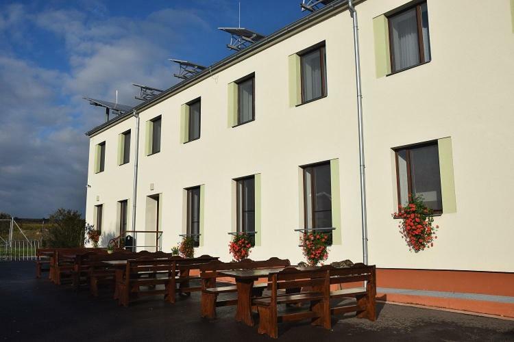 Jeleni Farma Jecmeniste Hotel Vrbovec Екстериор снимка