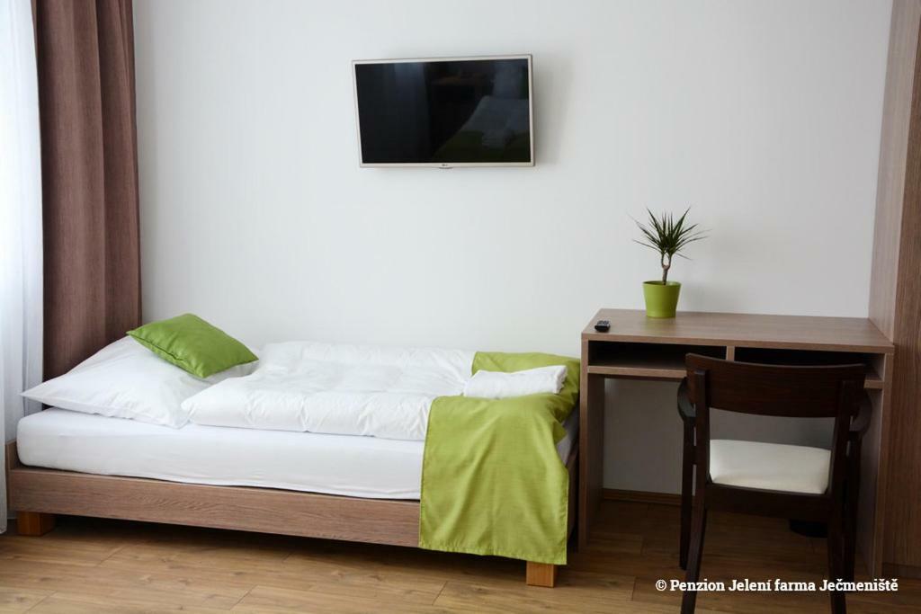 Jeleni Farma Jecmeniste Hotel Vrbovec Екстериор снимка