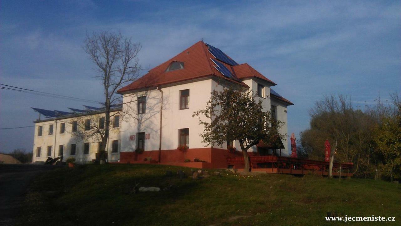 Jeleni Farma Jecmeniste Hotel Vrbovec Екстериор снимка