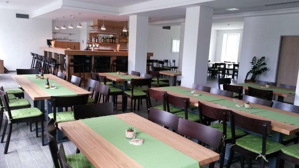 Jeleni Farma Jecmeniste Hotel Vrbovec Екстериор снимка